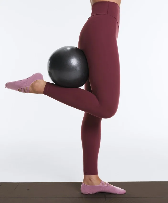 2 perechi de Șosete invizibile din amestec de poliamidă pentru yoga și pilates, cu benzi duble 2 perechi de Șosete invizibile din amestec de poliamidă pentru yoga și pilates, cu benzi duble