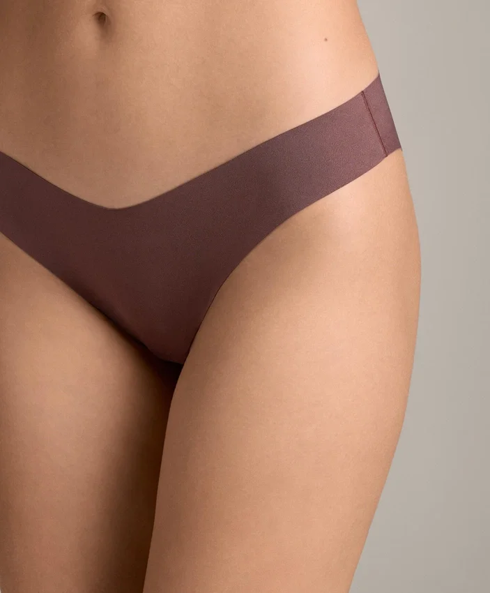 3 chiloți clasici de bikini cu decupaj în V, tăiate cu laser, din amestec de poliamidă invizibilă 3 chiloți clasici de bikini cu decupaj în V, tăiate cu laser, din amestec de poliamidă invizibilă