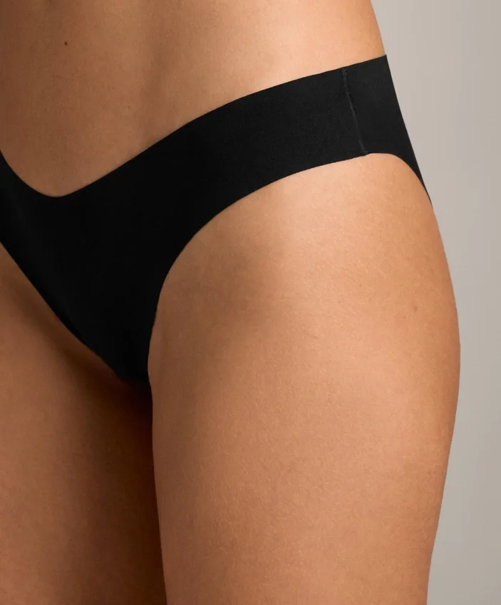 3 chiloți clasici de bikini din amestec de poliamidă cu decupaj în V invizibil 3 chiloți clasici de bikini din amestec de poliamidă cu decupaj în V invizibil
