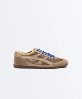 Adidași din piele de căprioară divizată și plasă