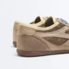 Adidași din piele de căprioară divizată și plasă