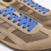 Adidași din piele de căprioară divizată și plasă