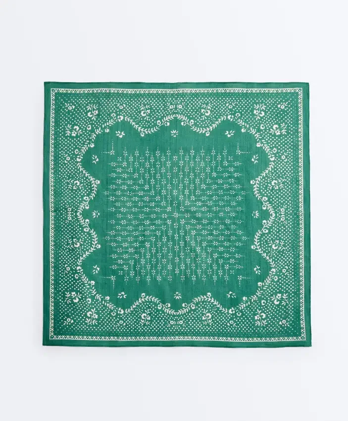 Bandana 100% bumbac cu imprimeu floral Bandana 100% bumbac cu imprimeu floral