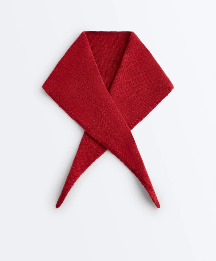 Bandana tricotată din 90% lână și 10% cașmir Bandana tricotată din 90% lână și 10% cașmir