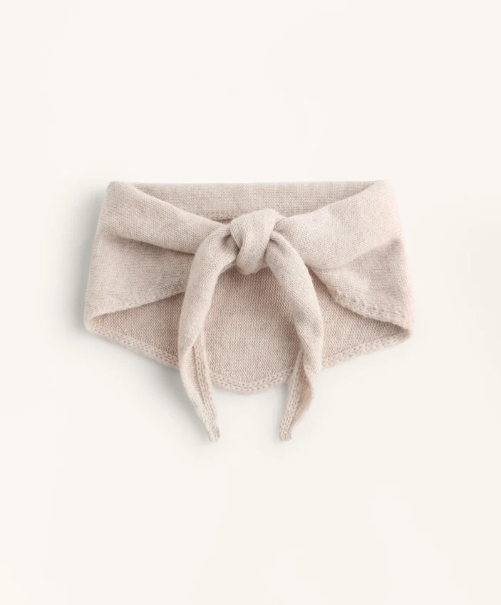 Bandana tricotată din 90% lână și 10% cașmir Bandana tricotată din 90% lână și 10% cașmir