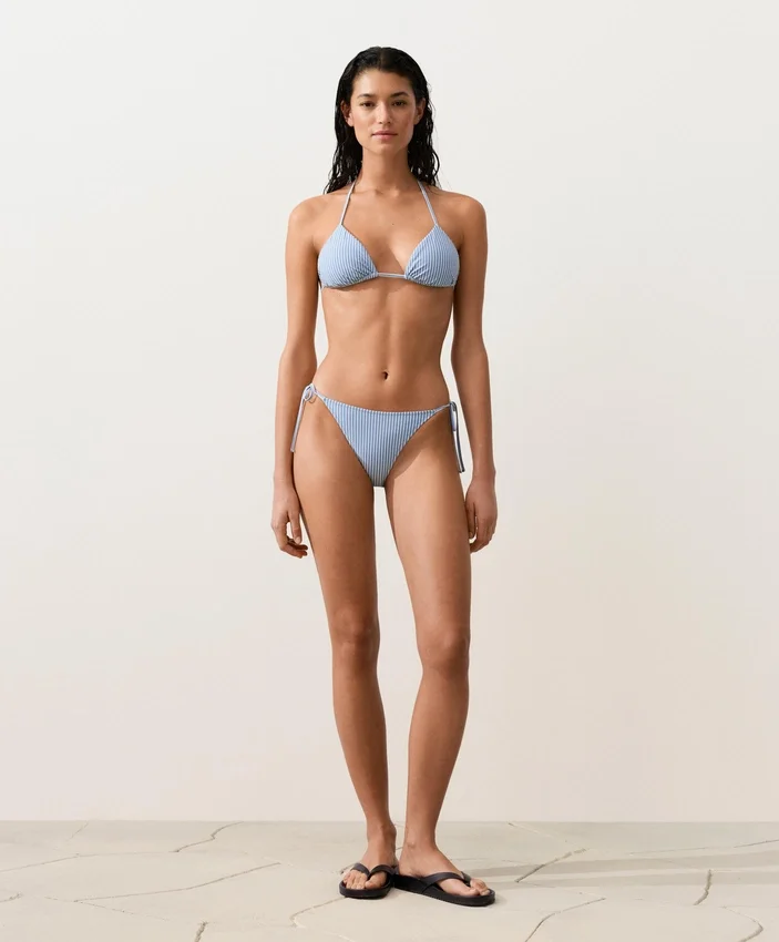 Bikinis triunghiulare cu dungi texturate Bikinis triunghiulare cu dungi texturate