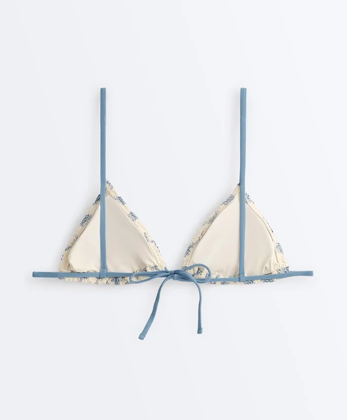 Bikinis triunghiuliari cu valuri contrastante croșetate Bikinis triunghiuliari cu valuri contrastante croșetate