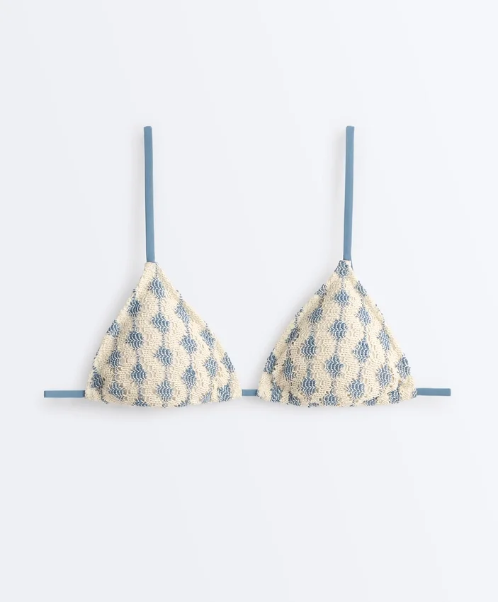Bikinis triunghiuliari cu valuri contrastante croșetate Bikinis triunghiuliari cu valuri contrastante croșetate