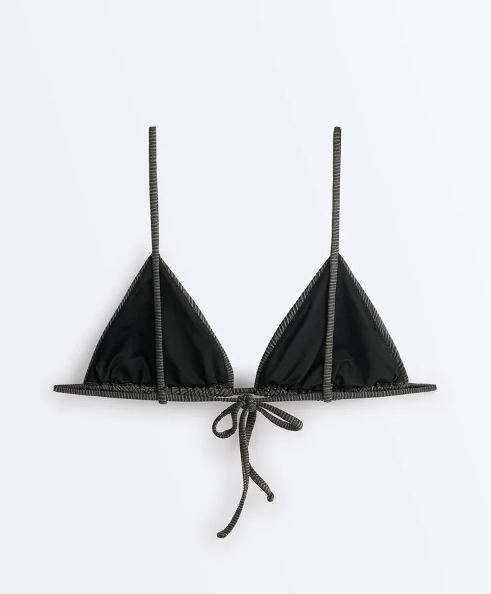 Bikinis triunghiuliari din jacquard cu efect spălat Bikinis triunghiuliari din jacquard cu efect spălat
