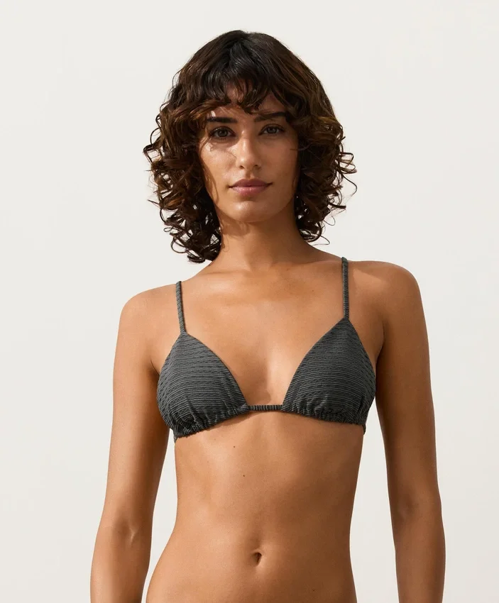 Bikinis triunghiuliari din jacquard cu efect spălat Bikinis triunghiuliari din jacquard cu efect spălat