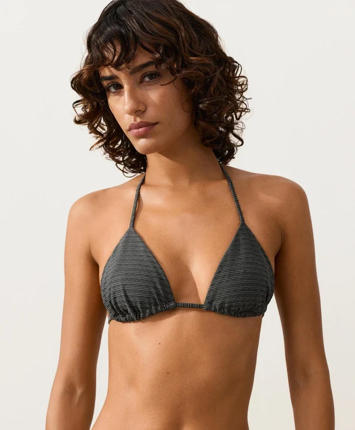 Bikinis triunghiuliari din jacquard cu efect spălat Bikinis triunghiuliari din jacquard cu efect spălat