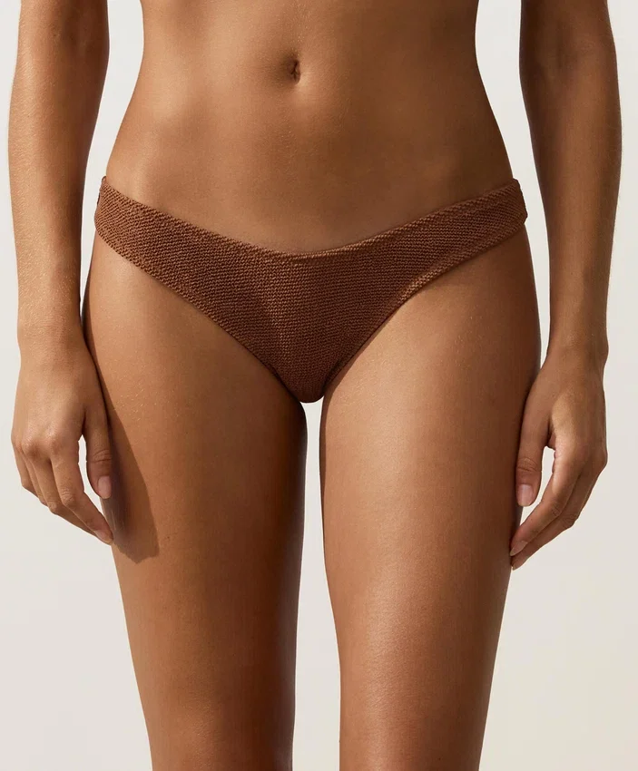Chiloți de bikini brazilian cu decupaj în U și țesătură șifonată Chiloți de bikini brazilian cu decupaj în U și țesătură șifonată