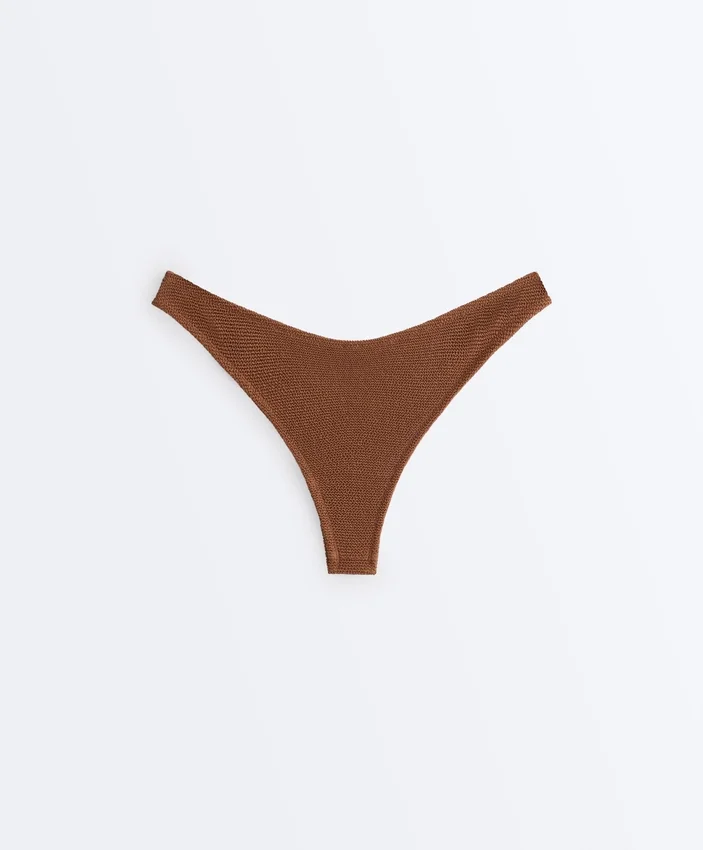 Chiloți de bikini brazilian cu decupaj în U și țesătură șifonată Chiloți de bikini brazilian cu decupaj în U și țesătură șifonată