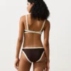 Top de bikini triunghiular cu bordură contrastantă
