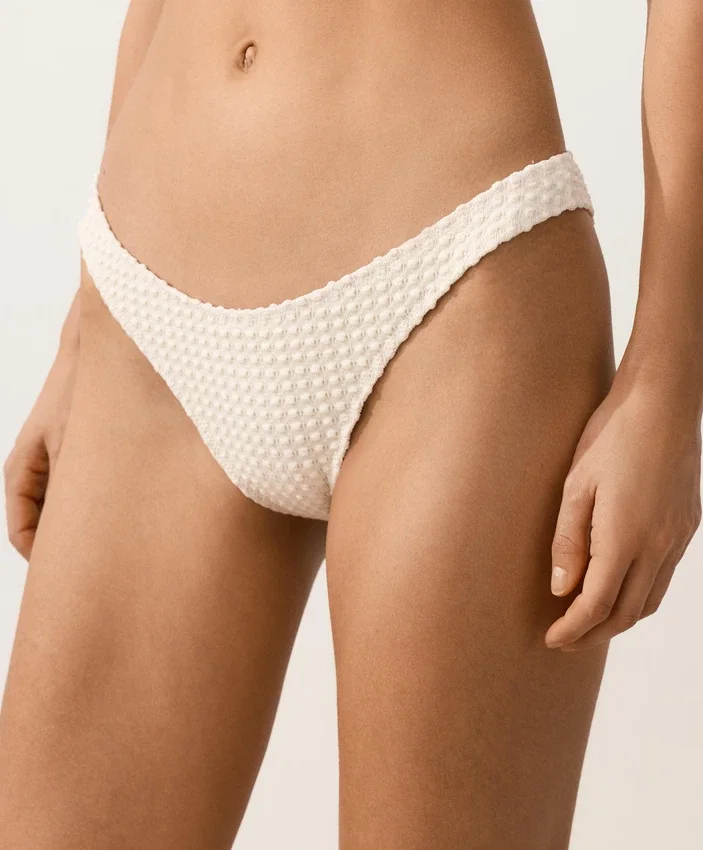 Chiloți de bikini cu acoperire medie, croi în U și textură cu bule, din croșetat Chiloți de bikini cu acoperire medie, croi în U și textură cu bule, din croșetat