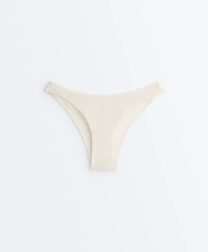 Chiloți de bikini cu acoperire medie, croi în U și textură cu bule, din croșetat Chiloți de bikini cu acoperire medie, croi în U și textură cu bule, din croșetat