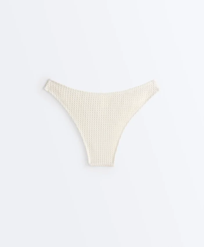 Chiloți de bikini cu acoperire medie, croi în U și textură cu bule, din croșetat Chiloți de bikini cu acoperire medie, croi în U și textură cu bule, din croșetat