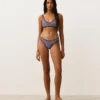 Chiloți de bikini cu acoperire medie, cu decupaj în U și dungi texturate Chiloți de bikini cu acoperire medie, cu decupaj în U și dungi texturate