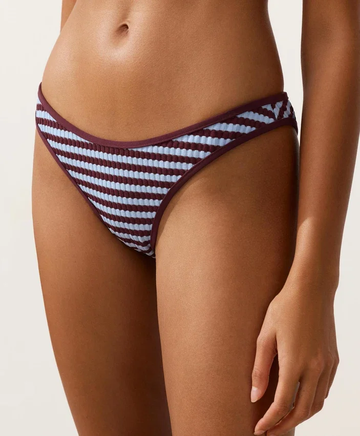 Chiloți de bikini cu acoperire medie, cu decupaj în U și dungi texturate Chiloți de bikini cu acoperire medie, cu decupaj în U și dungi texturate
