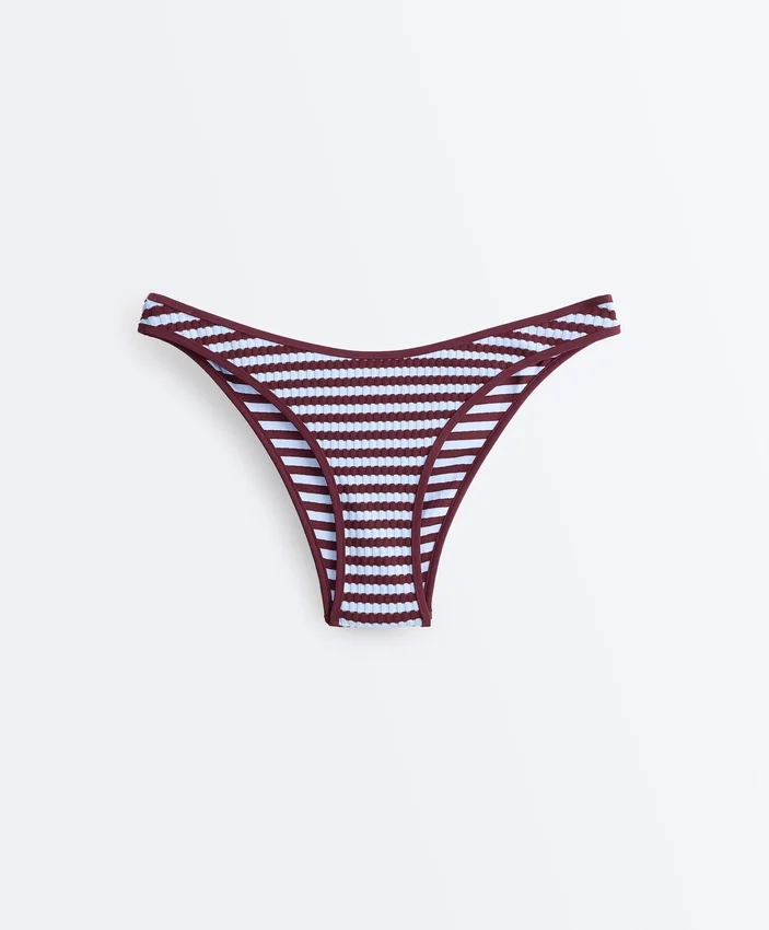 Chiloți de bikini cu acoperire medie, cu decupaj în U și dungi texturate Chiloți de bikini cu acoperire medie, cu decupaj în U și dungi texturate