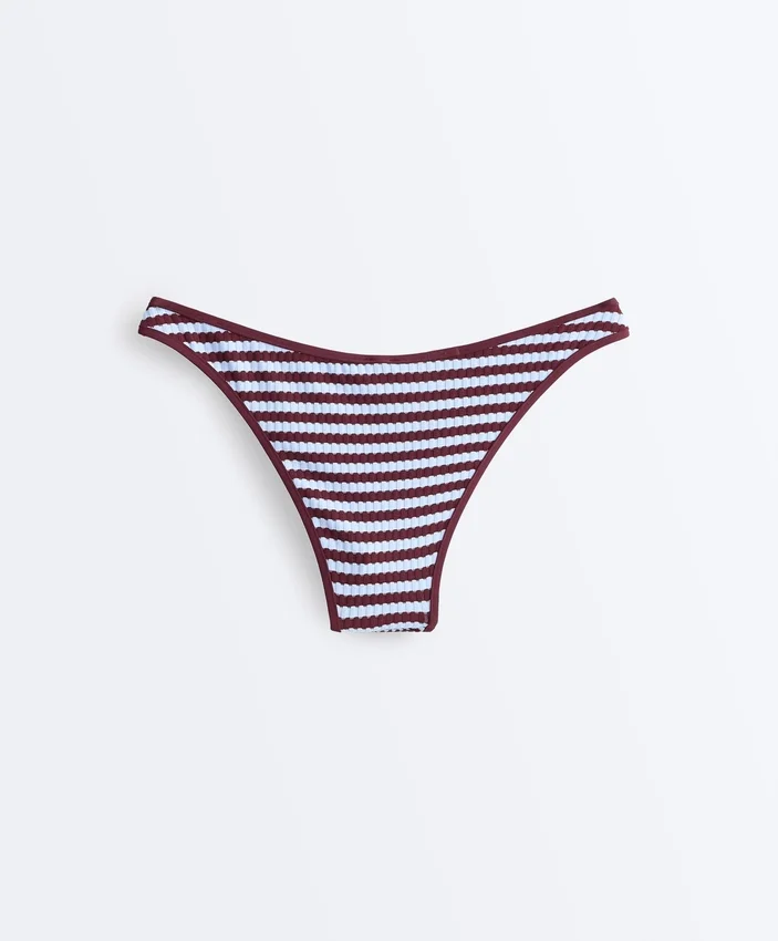 Chiloți de bikini cu acoperire medie, cu decupaj în U și dungi texturate Chiloți de bikini cu acoperire medie, cu decupaj în U și dungi texturate
