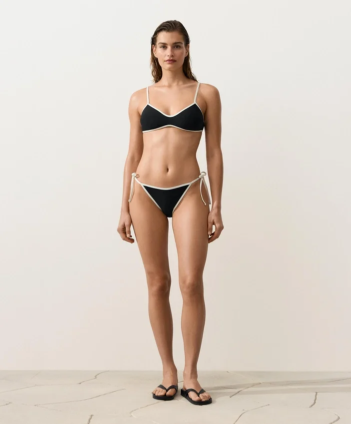 Chiloți de bikini cu acoperire medie, cu legături și bordură contrastantă Chiloți de bikini cu acoperire medie, cu legături și bordură contrastantă