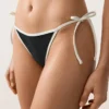 Chiloți de bikini cu acoperire medie, cu legături și bordură contrastantă Chiloți de bikini cu acoperire medie, cu legături și bordură contrastantă