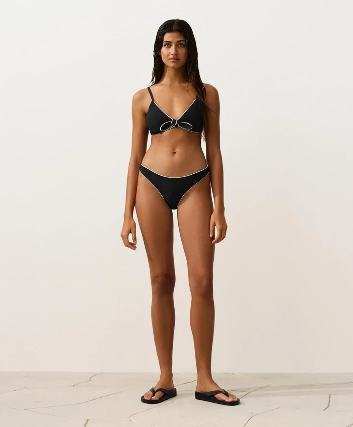 Chiloți de bikini cu acoperire medie, decupaj în U și bordură Chiloți de bikini cu acoperire medie, decupaj în U și bordură