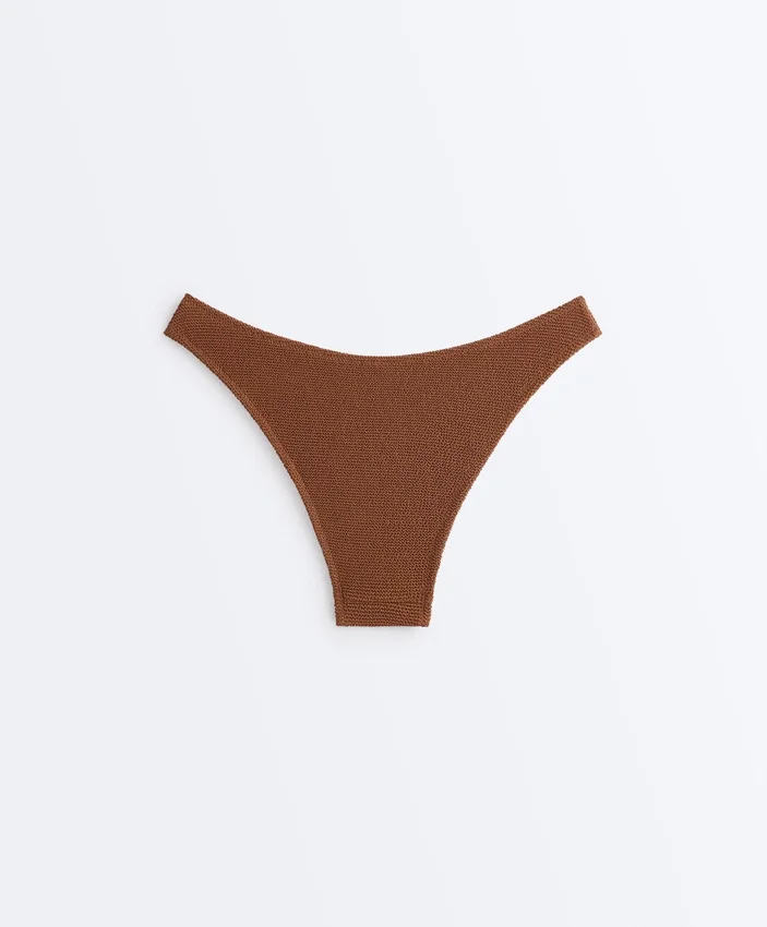 Chiloți de bikini cu acoperire medie, decupaj în U și țesătură șifonată Chiloți de bikini cu acoperire medie, decupaj în U și țesătură șifonată