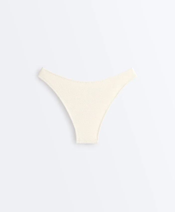 Chiloți de bikini cu acoperire medie, decupaj în U și țesătură șifonată Chiloți de bikini cu acoperire medie, decupaj în U și țesătură șifonată