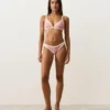 Chiloți de bikini cu decupaj în U și acoperire medie, cu bordură contrastantă Chiloți de bikini cu decupaj în U și acoperire medie, cu bordură contrastantă