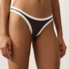 Chiloți de bikini cu decupaj în U și acoperire medie, cu bordură contrastantă Chiloți de bikini cu decupaj în U și acoperire medie, cu bordură contrastantă