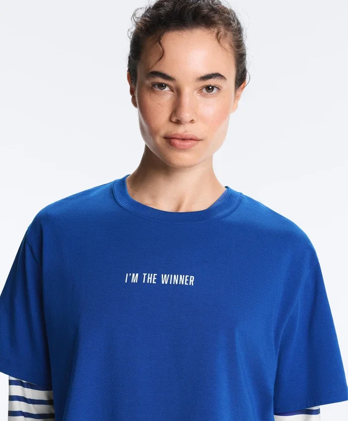 Cămășă scurtă, dreptă, din amestec de bumbac, cu slogan Cămășă scurtă, dreptă, din amestec de bumbac, cu slogan