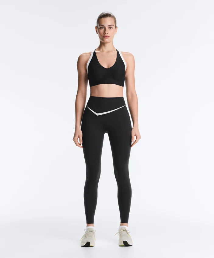 Sutiene sport Perfect-Adapt cu susținere medie și contrast Sutiene sport Perfect-Adapt cu susținere medie și contrast