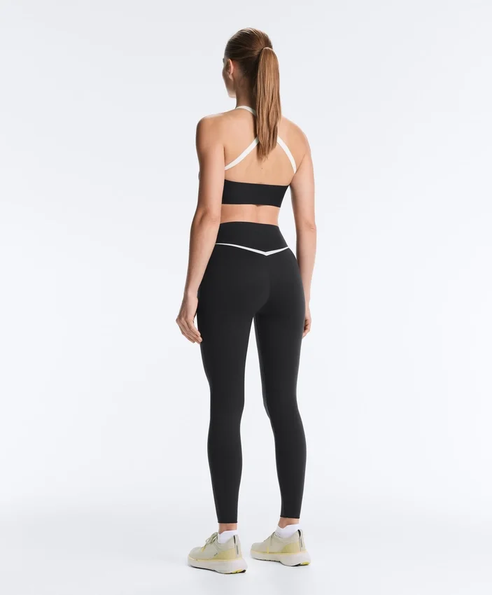 Sutiene sport Perfect-Adapt cu susținere medie și contrast Sutiene sport Perfect-Adapt cu susținere medie și contrast