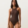 Costume de baie cu bretele încrucișate Costume de baie cu bretele încrucișate