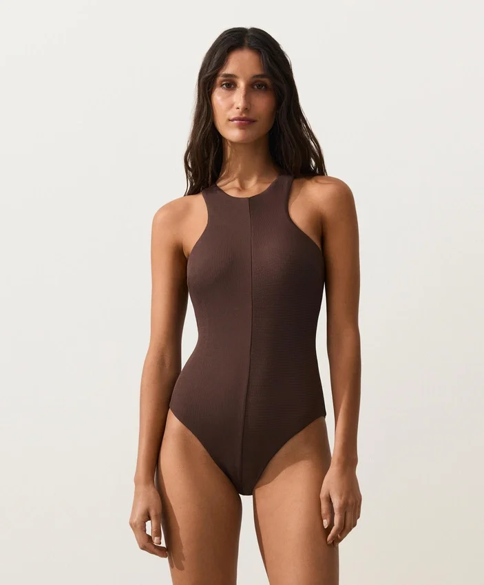 Costume de baie cu bretele încrucișate Costume de baie cu bretele încrucișate