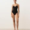 Costume de baie cu bretele încrucișate Costume de baie cu bretele încrucișate