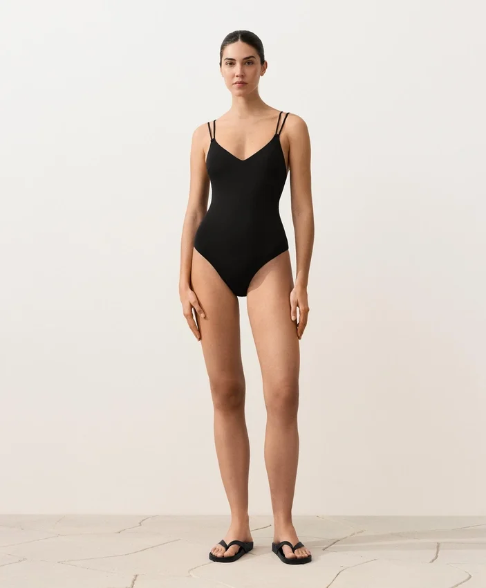 Costume de baie cu bretele încrucișate Costume de baie cu bretele încrucișate