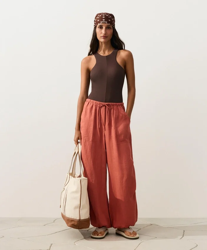 Costume de baie cu bretele încrucișate Costume de baie cu bretele încrucișate