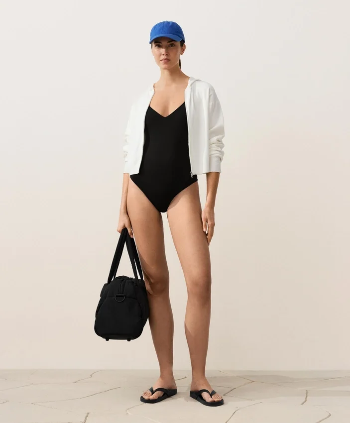 Costume de baie cu bretele încrucișate Costume de baie cu bretele încrucișate
