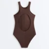 Costume de baie cu bretele încrucișate Costume de baie cu bretele încrucișate