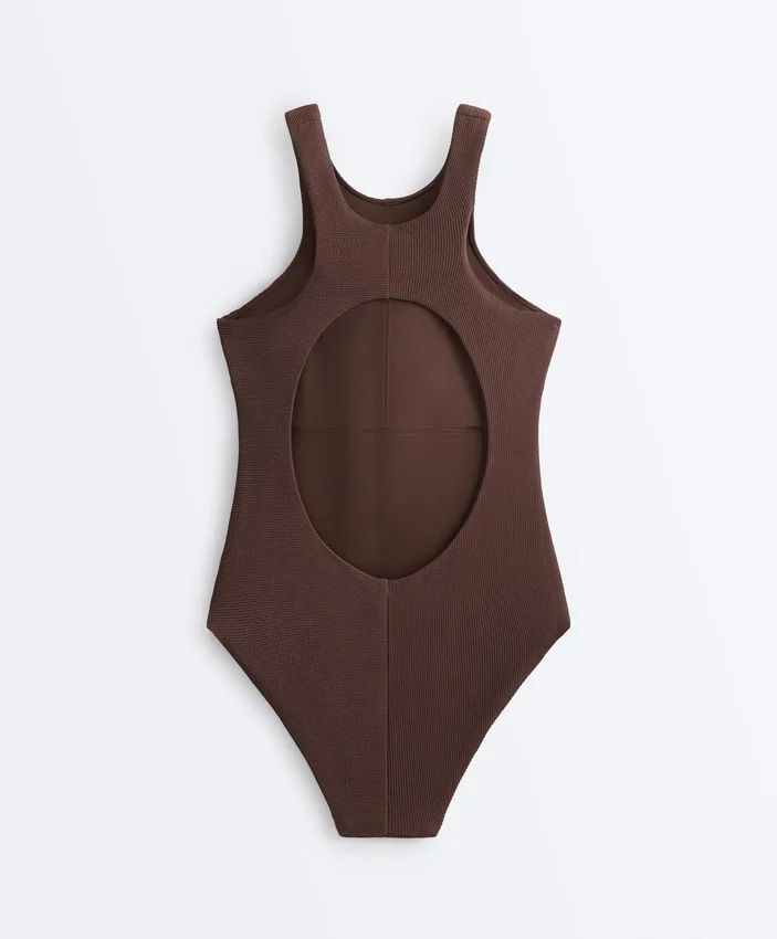 Costume de baie cu bretele încrucișate Costume de baie cu bretele încrucișate