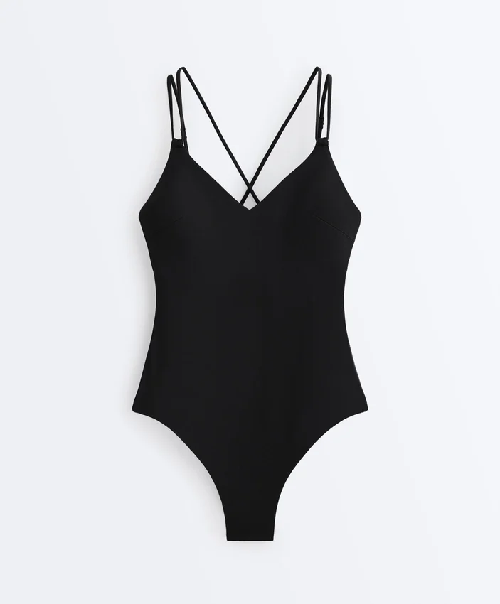 Costume de baie cu bretele încrucișate Costume de baie cu bretele încrucișate