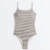 Costume de baie triunghiular cu dungi Costume de baie triunghiular cu dungi