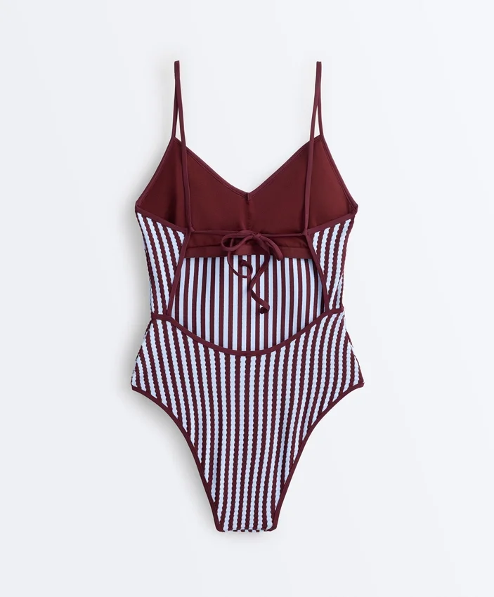 Costume de baie triunghiular cu dungi texturate Costume de baie triunghiular cu dungi texturate