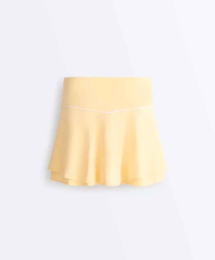 Fustă scurtă de pantaloni, cu două straturi Fustă scurtă de pantaloni, cu două straturi