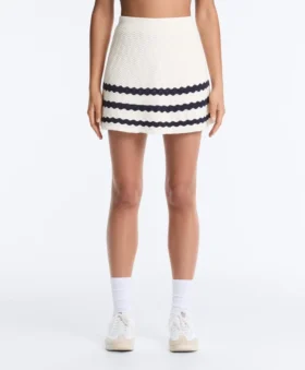 Fustă scurtă din tricot cu textură ondulată
