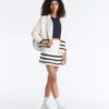 Fustă scurtă din tricot cu textură ondulată Fustă scurtă din tricot cu textură ondulată