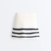 Fustă scurtă din tricot cu textură ondulată Fustă scurtă din tricot cu textură ondulată